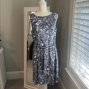 NWOT Anne Klein blue paisley sleeveless dress, size 10.